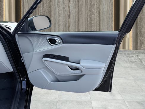 Used 2022 Kia Soul LX w/ Technology Package image 41
