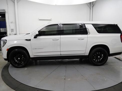 Used 2023 GMC Yukon XL Denali AWD/4WD image 4