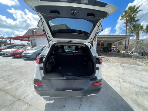 Used 2017 Jeep Cherokee Limited FWD image 7