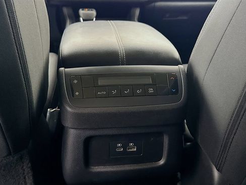 Used 2025 Nissan Pathfinder SV FWD image 29