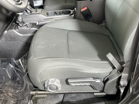 Used 2023 Jeep Gladiator Sport AWD/4WD image 18