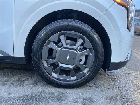 Used 2026 Kia Carnival SX image 11