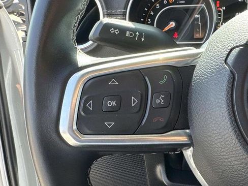 Used 2018 Jeep Wrangler Unlimited Sahara image 25