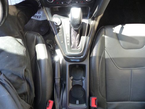 Used 2017 Ford Focus Titanium FWD image 35