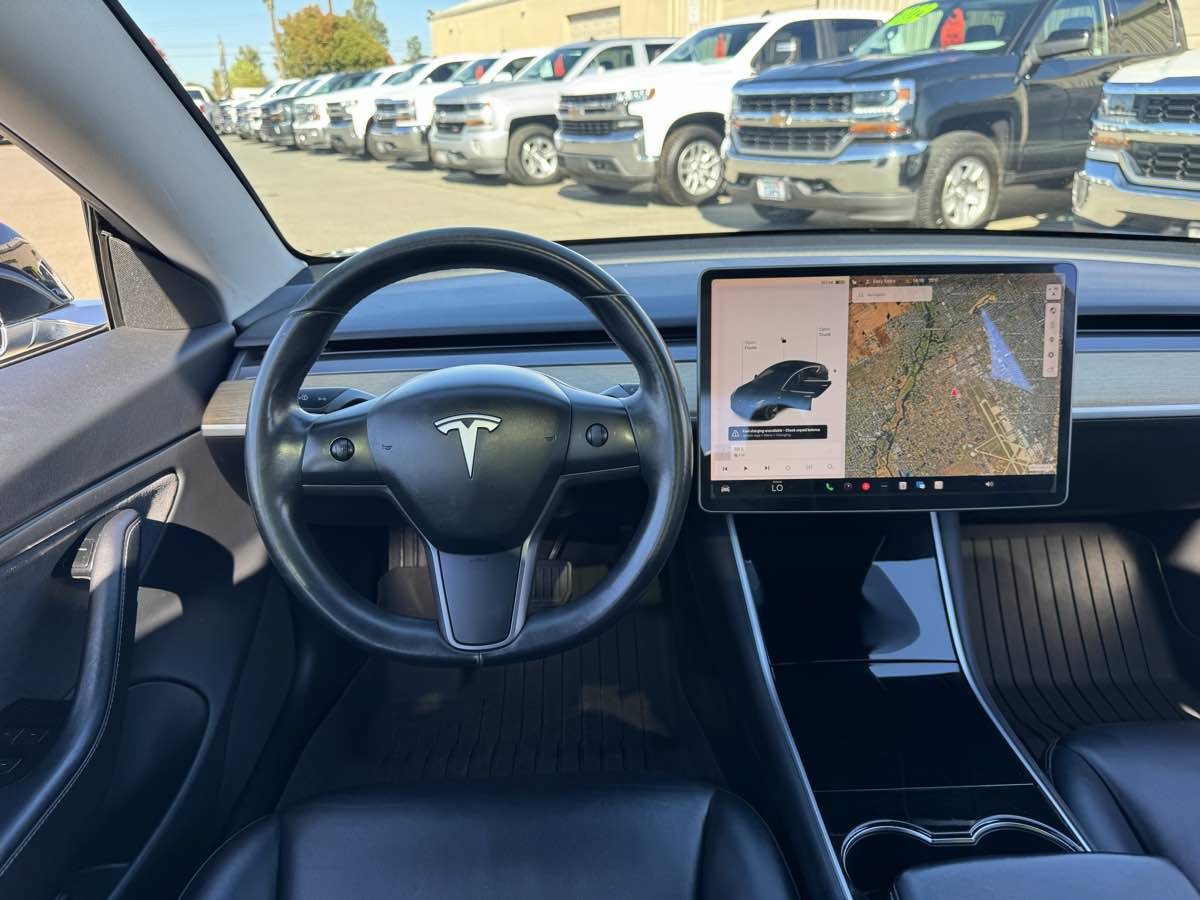 Used 2018 Tesla Model 3 Long Range RWD image 23