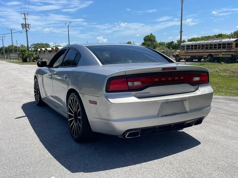 Used 2012 Dodge Charger SE RWD image 7