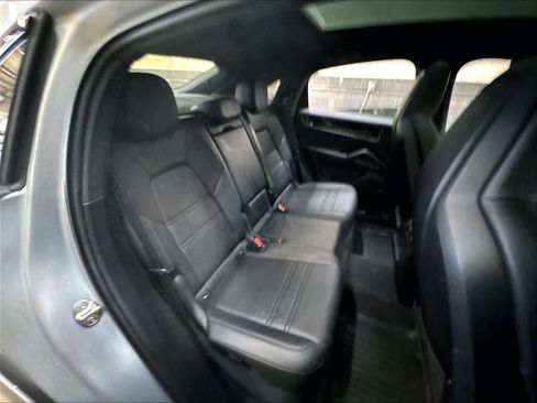 Used 2024 Porsche Cayenne S AWD/4WD image 29
