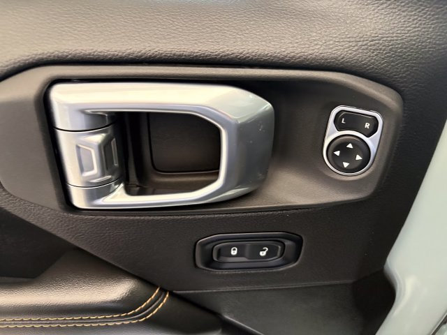 Used 2024 Jeep Wrangler Unlimited Sahara AWD/4WD image 11