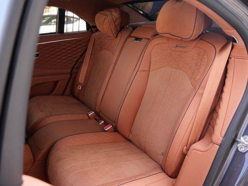 Used 2024 Bentley Flying Spur W12 image 23