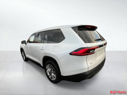 Certified 2024 Toyota Grand Highlander AWD image 3