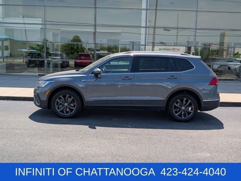 Used 2022 Volkswagen Tiguan SE FWD image 2