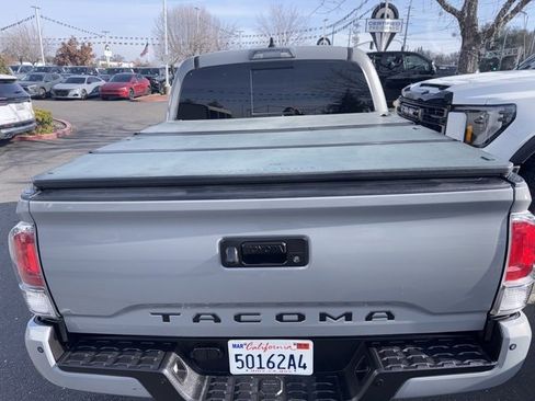 Used 2021 Toyota Tacoma TRD Off-Road w/ TRD Premium Off Road Package image 4