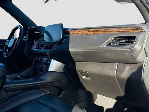 Used 2023 Chevrolet Suburban Premier image 33