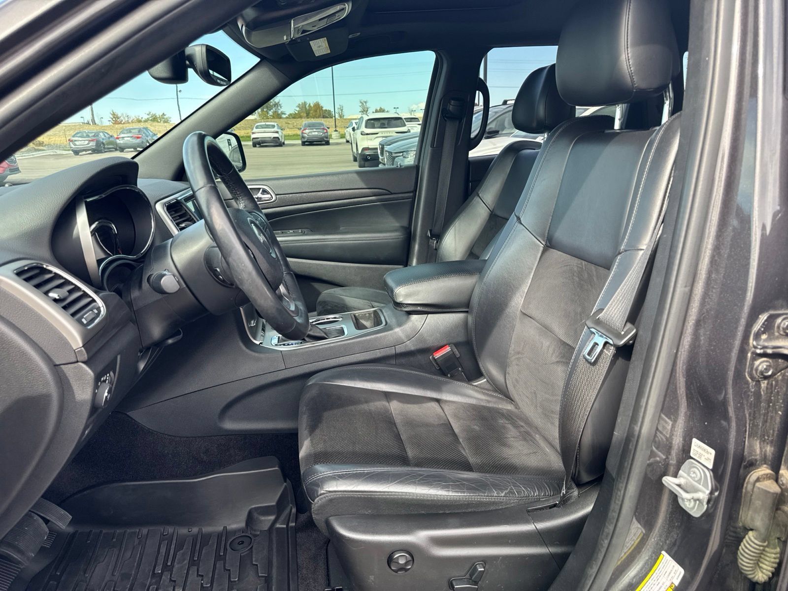 Used 2018 Jeep Grand Cherokee Altitude AWD/4WD image 9