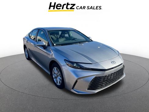 Used 2025 Toyota Camry LE image 1