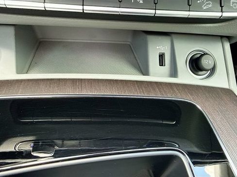 Used 2025 Audi Q5 e Premium AWD/4WD image 30