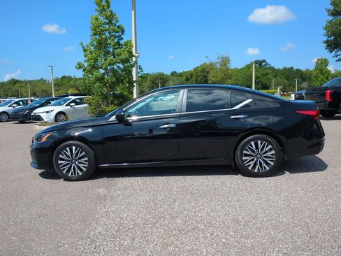 Used 2024 Nissan Altima 2.5 SV FWD image 3
