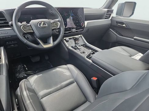 Used 2025 Lexus GX 550 w/ Accessory Package (2T) AWD/4WD image 6