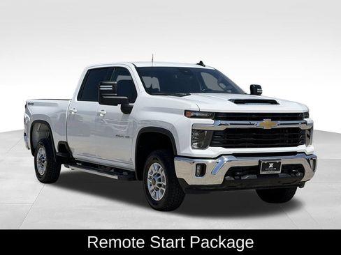 Used 2025 Chevrolet Silverado 2500 LT w/ Convenience Package AWD/4WD image 2