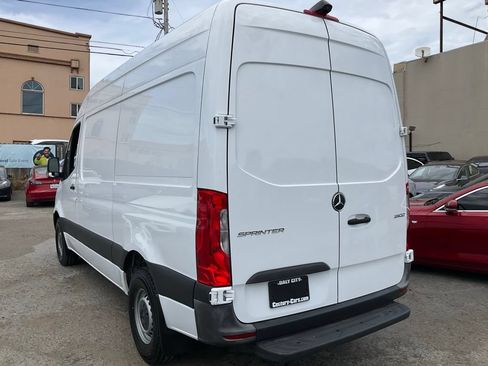 Used 2022 Mercedes-Benz Sprinter 2500 image 57