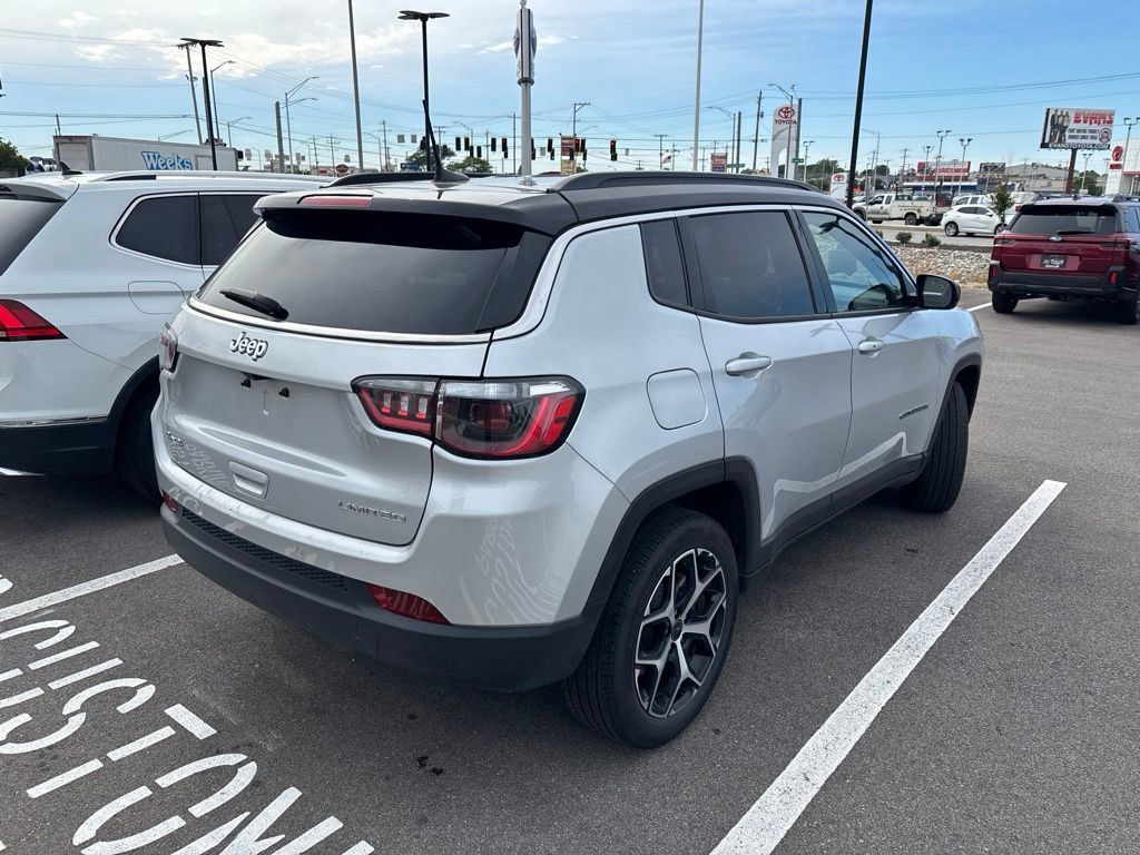 Used 2025 Jeep Compass Limited AWD/4WD image 10