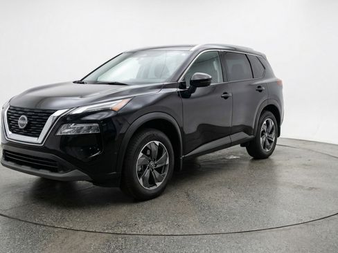 Used 2025 Nissan Rogue SV image 3