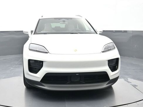 Certified 2025 Porsche Macan Electric RWD image 30