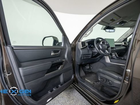 Used 2024 Toyota Tundra Limited AWD/4WD image 9