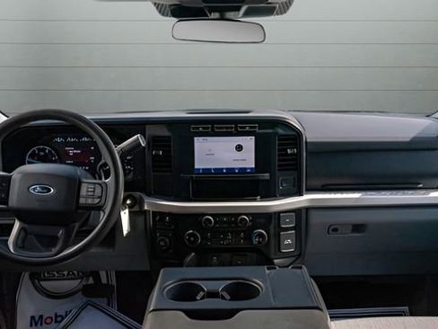 Used 2024 Ford F350 XLT AWD/4WD image 9