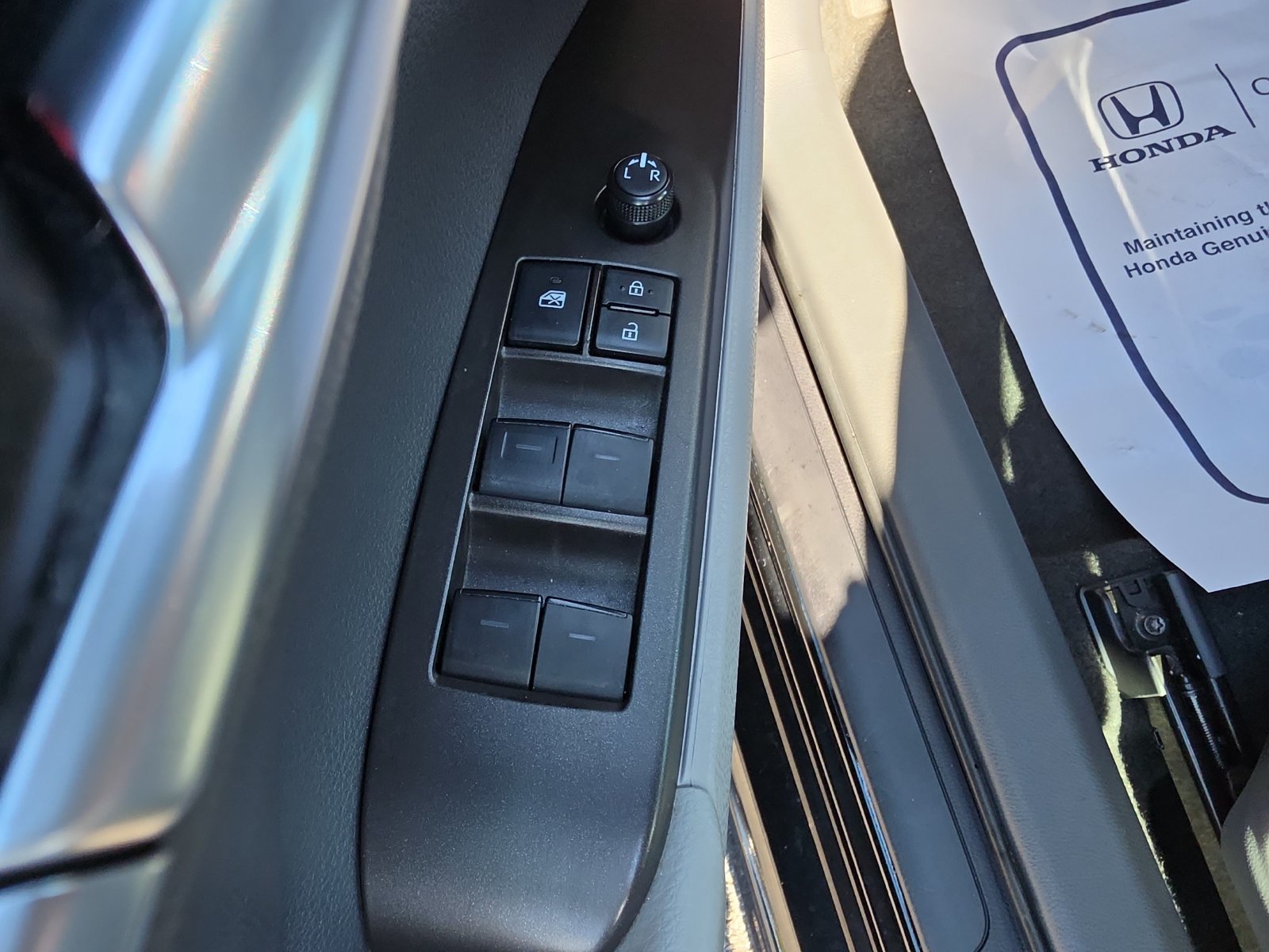 Used 2021 Toyota Camry SE FWD image 14