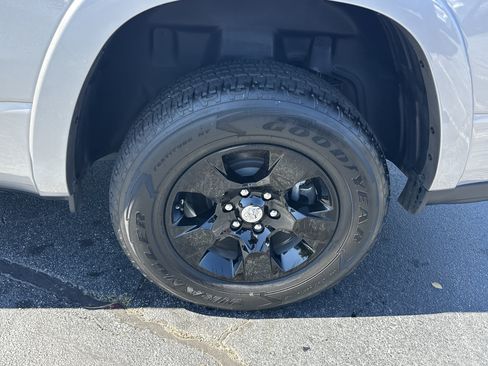 Used 2025 RAM 1500 Big Horn AWD/4WD image 22
