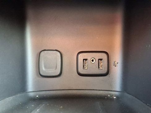 Used 2019 GMC Acadia SLE image 22