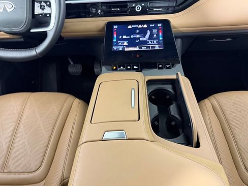 Used 2025 INFINITI QX80 Sensory image 16