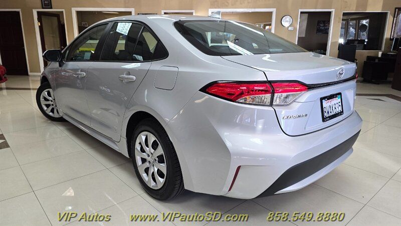 Used 2021 Toyota Corolla LE w/ Carpet Mat Package (TMS) FWD image 3