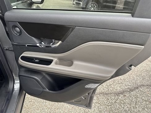 Used 2025 Lincoln Corsair Reserve w/ Equipment Group 202A image 17