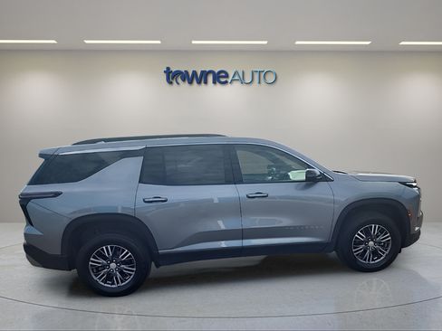 Used 2026 Chevrolet Traverse LT AWD/4WD image 7