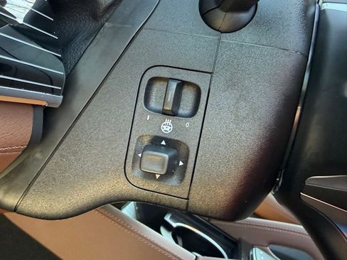 Used 2025 Mercedes-Benz GLS 580 4MATIC image 23