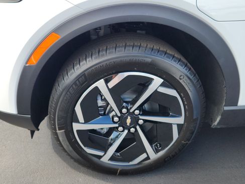 New 2026 Chevrolet Equinox EV LT image 4