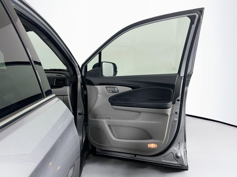 Used 2021 Honda Pilot Touring image 35