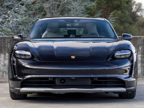 Certified 2022 Porsche Taycan 4 Cross Turismo image 8