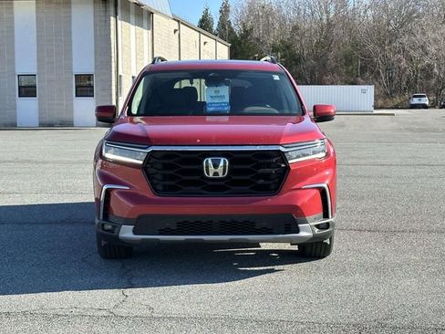 Used 2023 Honda Pilot Touring image 7