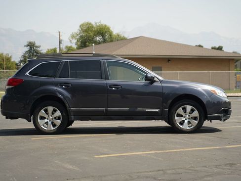 Used 2011 Subaru Outback 3.6R Limited AWD/4WD image 6