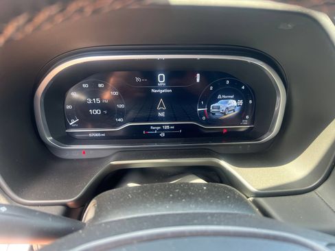 Used 2023 GMC Yukon AT4 w/ AT4 Premium Plus Package AWD/4WD image 9