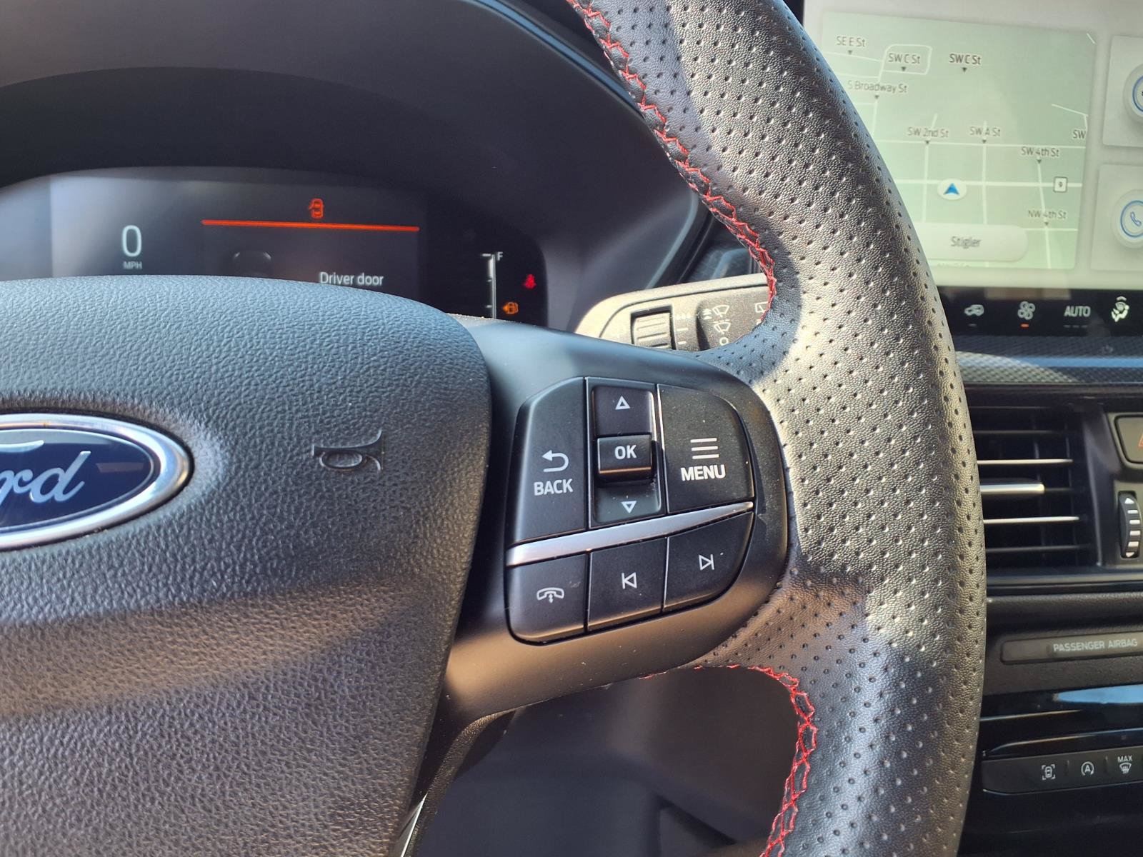 Used 2023 Ford Escape ST-Line w/ Tech Pack #1 FWD image 9