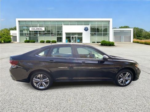 Certified 2024 Volkswagen Jetta SE FWD image 6