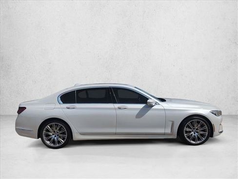 Used 2022 BMW 750i xDrive w/ Executive Package AWD/4WD image 4