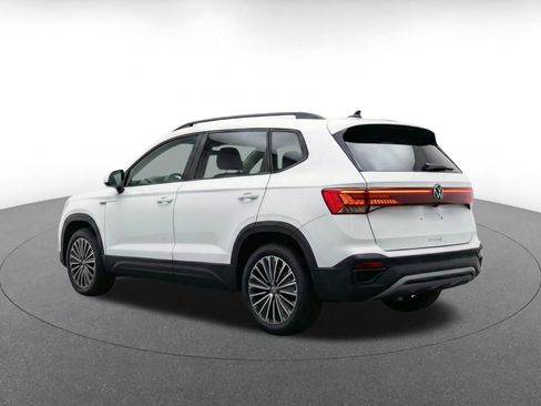 Used 2026 Volkswagen Taos SE FWD image 6