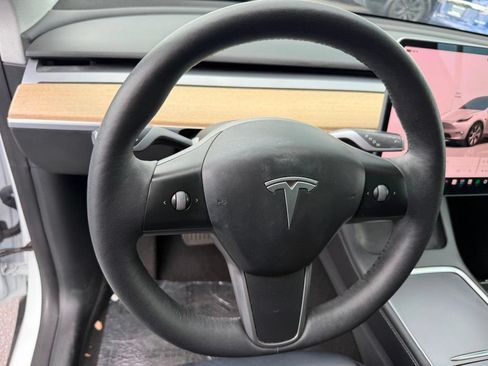 Used 2022 Tesla Model Y Long Range AWD/4WD image 11
