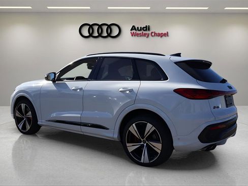 New 2025 Audi SQ5 Prestige image 3