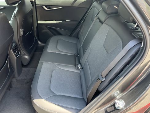 New 2025 Kia Niro SX Touring image 28